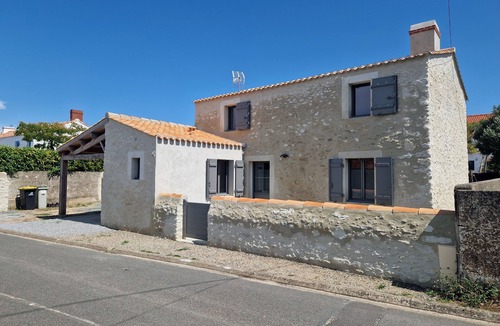 La Gueriniere House | Stone house, Ile de Noirmoutier, fully restored, 200m from the sea