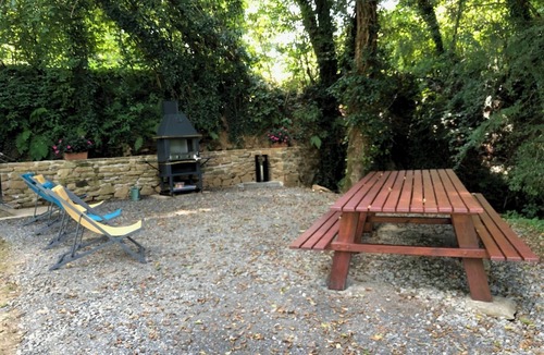 Saint-Jal House | Stone house in a green setting