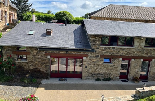 Saint-Jal House | Stone house in a green setting
