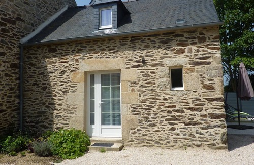 Pleven House | Stone house in a protected natural site, totally renovated in 2019