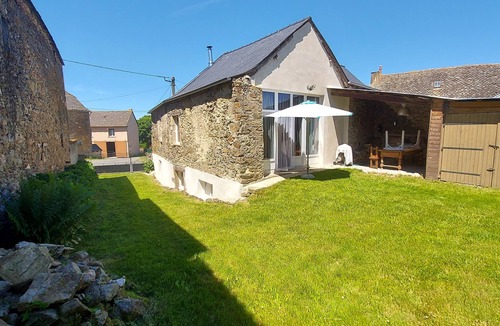 Rieupeyroux House | Stone house in aveyron not far from several sites to visit najac laguiole
