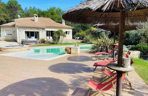 Bagnols-sur-Ceze House | Stone house of character with pool & spa, space and authenticity