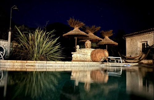 Bagnols-sur-Ceze House | Stone house of character with pool & spa, space and authenticity