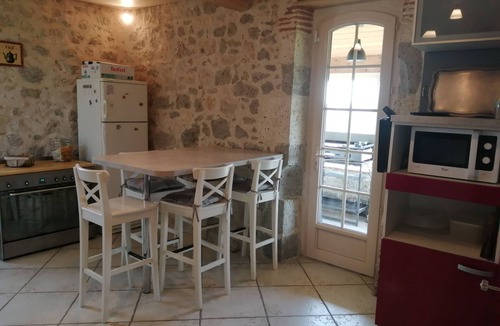 Clermont-Dessous House | Stone house with pool