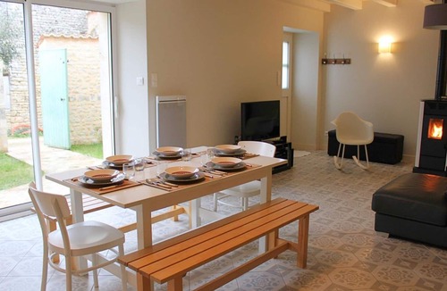Coulonges Cottage | Stone house with enclosed garden in Coulonges, pets allowed