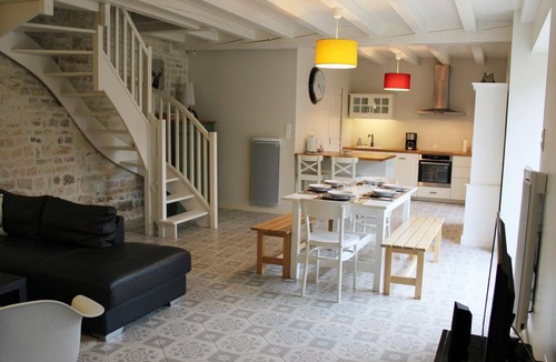 Coulonges Cottage | Stone house with enclosed garden in Coulonges, pets allowed