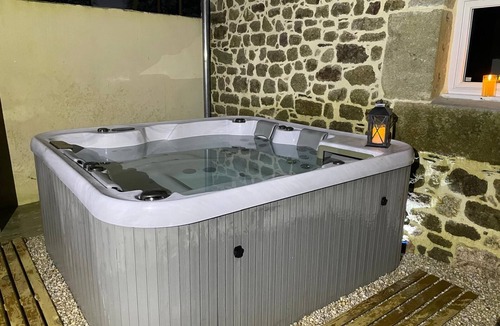 Medreac House | Stone house with jaccuzi Kerlampoui