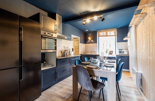 Vertheuil Villa | Stone House with Pool