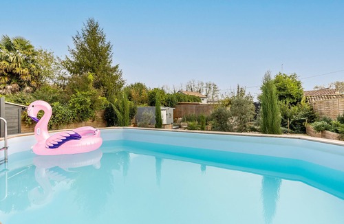 Vertheuil Villa | Stone House with Pool