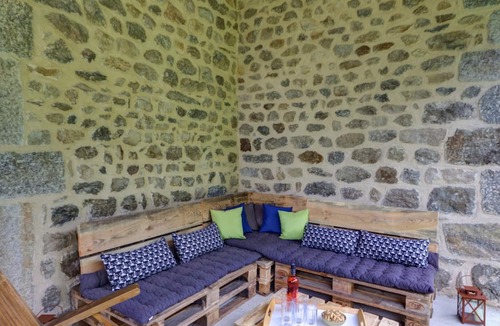 Chalmazel-Jeansagniere Cottage | Stone house with sauna and garden in Chalmazel