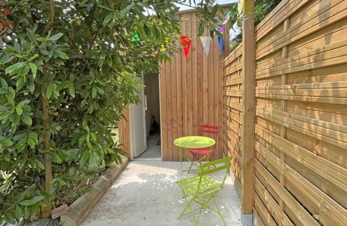 Reveillon Cottage | Stone House with Spa and Pets Allowed