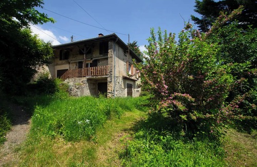 Viry House | Stone house with view