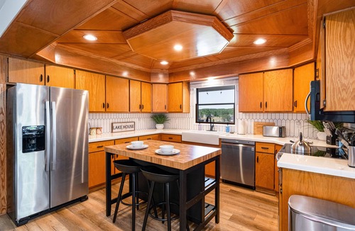 Cadillac House | Stone Ledge Lake Getaway