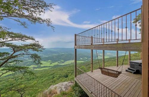 Trenton House | Stone Ledge Refuge with private hot tub