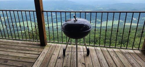 Trenton House | Stone Ledge Refuge with private hot tub