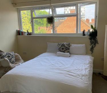 Edgware House | Stone Lodge 2 min Walk From Edgware Underground