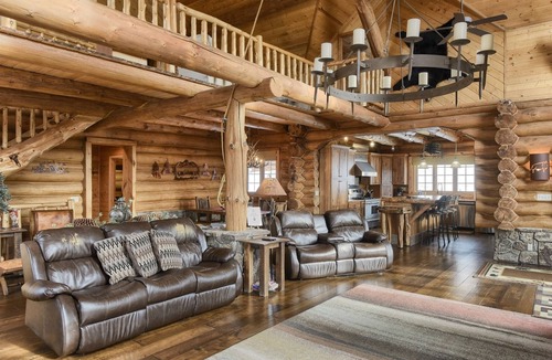 Lead Cabin | Stone Lodge - Panoramic views!