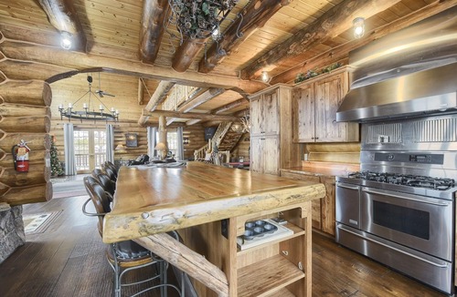 Lead Cabin | Stone Lodge - Panoramic views!