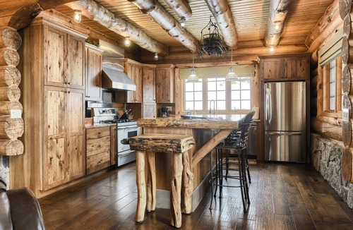 Lead Cabin | Stone Lodge - Panoramic views!
