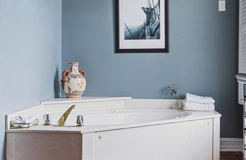 Stone Mountain Historic Village Hotel | Stone Mountain Manor