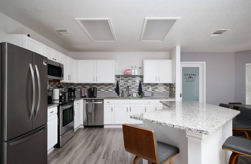 Stone Oak House | Stone Oak #1 Group Stay! sleeps 12! Hot Tub + Pool + Games+ Fire Pit Lounge