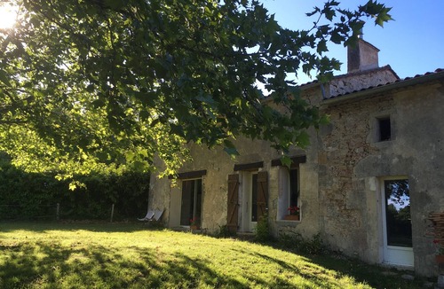 Saint-Martin-de-Gurson House | Stone quiet farm house getaway