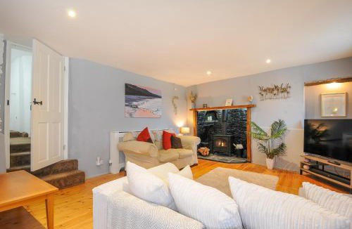 Launceston House | Stone's Throw Cottage