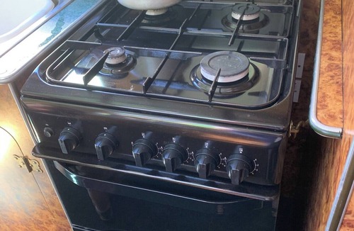 Stone Cabin | Stone - Self-Drive Boat - Sleeps 4 - Pet Friendly