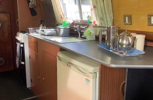 Stone Cabin | Stone - Self-Drive Boat - Sleeps 4 - Pet Friendly