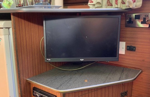 Stone Cabin | Stone - Self-Drive Boat - Sleeps 4 - Pet Friendly