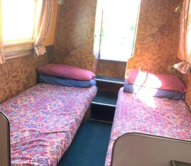 Stone House | Stone - Self-Drive Boat - Sleeps 4 - Pet Friendly