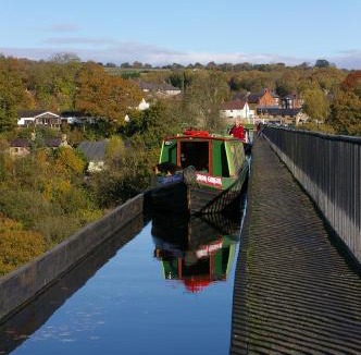 Stone House | Stone - Self-Drive Boat - Sleeps 8 - Pet Friendly