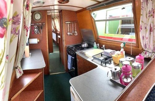 Stone House | Stone - Self-Drive Boat - Sleeps 8 - Pet Friendly