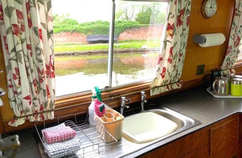 Stone House | Stone - Self-Drive Boat - Sleeps 6 - Pet Friendly