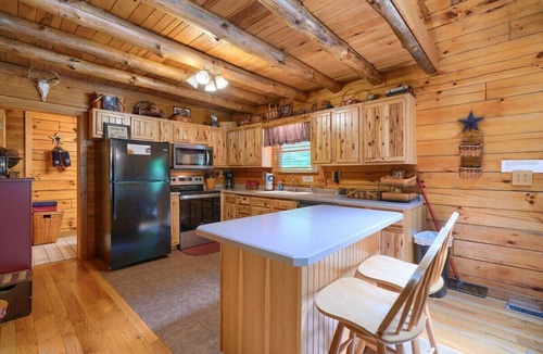 Logan Cabin | Stone Settler | 30 Acres | Hocking