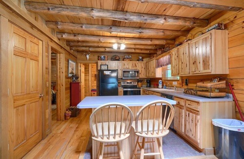 Logan Cabin | Stone Settler | Hocking Hills, 30 Acres, Pets