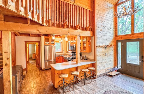 Sundance Cabin | Stone Table Lodge - Sleeps 16 - 2 HOT TUBS!