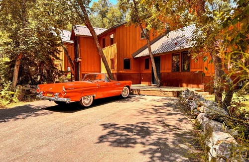 Sundance Cabin | Stone Table Lodge - Sleeps 8 - HOT TUB