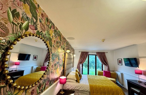 Kelbrook Hotel | Stone trough hotel