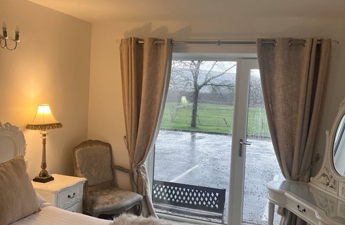 Kelbrook Hotel | Stone trough hotel