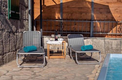 Stasevica Villa | Stone Two Bedroom Villa with Pool