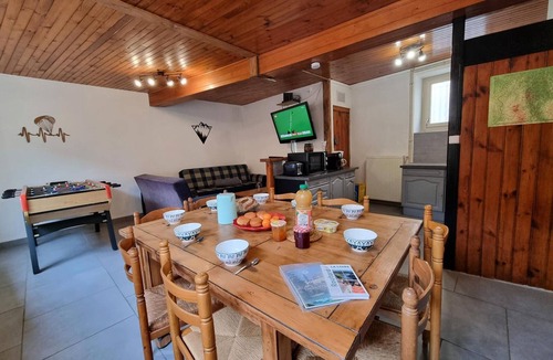 Chalmazel-Jeansagniere Cottage | Stone village house in Chalmazel, ideal for nature