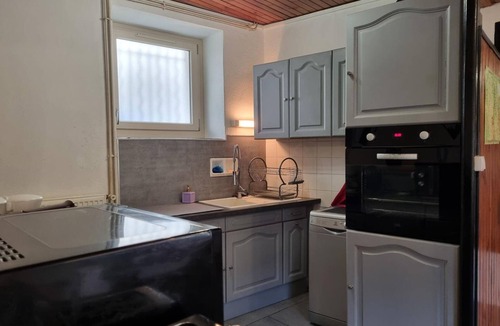 Chalmazel-Jeansagniere Cottage | Stone village house in Chalmazel, ideal for nature