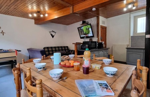 Chalmazel-Jeansagniere Cottage | Stone village house in Chalmazel, ideal for nature