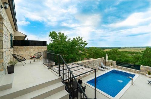 Lisane Ostrovicke Villa | Stone villa Didovi Snovi with heated pool