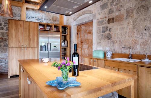 Cove Rogacic Villa | Stone Villa Lemon with pool in Vis