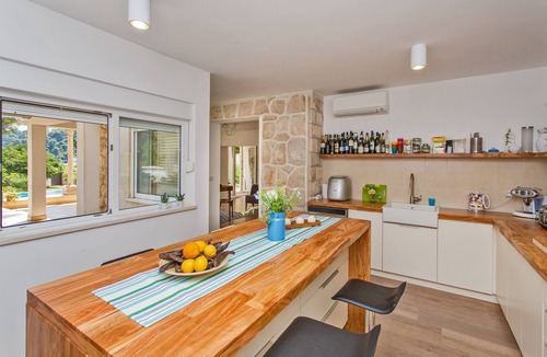 Sudurad Villa | Stone-villa on the beach, pool, large garden, spacious rooms and best view