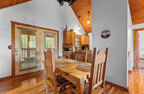 Branson West Cabin | Stonebridge Resort Getaway Pools, Golf, Family Fun