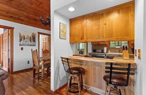 Branson West Cabin | Stonebridge Resort Getaway Pools, Golf, Family Fun