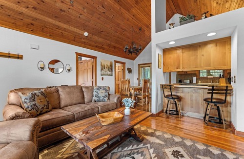 Branson West Cabin | Stonebridge Resort Getaway Pools, Golf, Family Fun